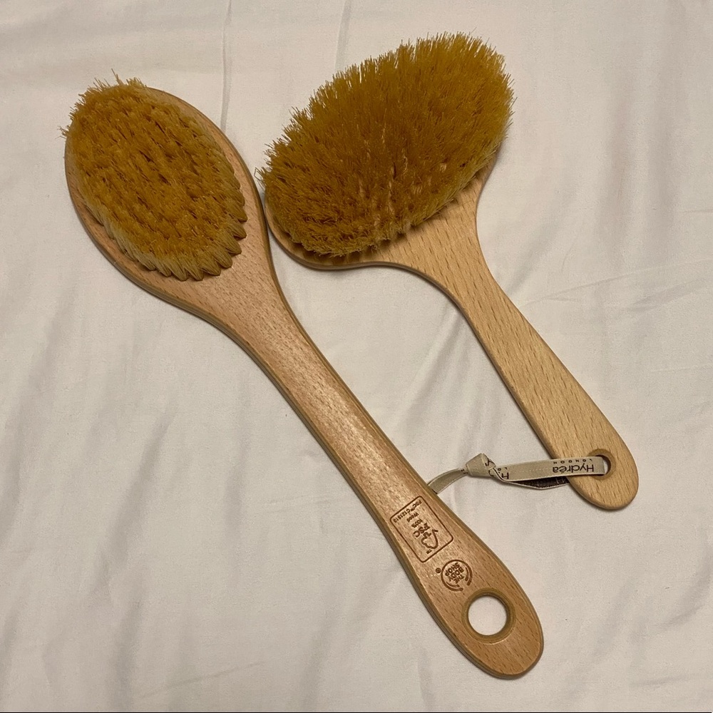 Hydrea London Dry Brush & The Body Shop Cactus Bristles Body Brush